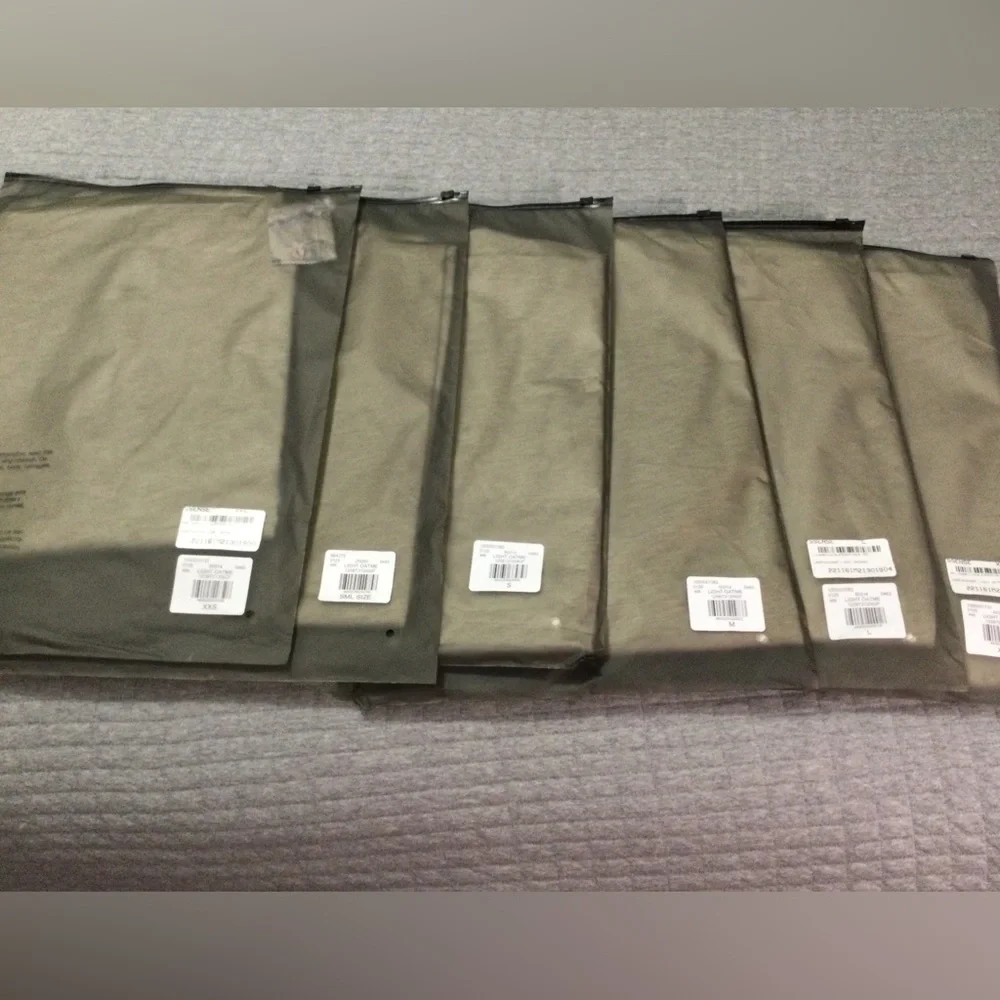 Essentials Fear of God Men's Light Oatmeal Short Sleeve T-Shirt - Picture 11 of 11